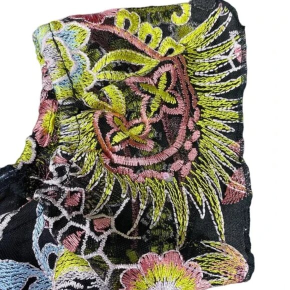 GUESS Off The Shoulder Lois Lace Up Top - Picture 5 of 10